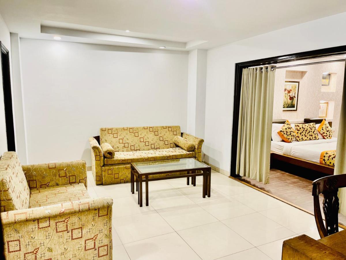 Hotel Queens Tower Amritsar Exterior photo