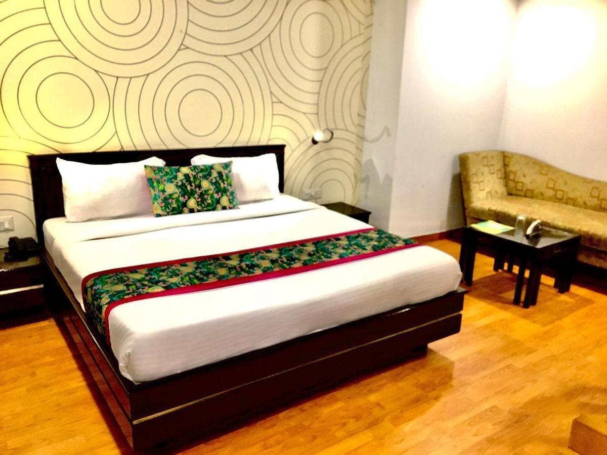 Hotel Queens Tower Amritsar Exterior photo