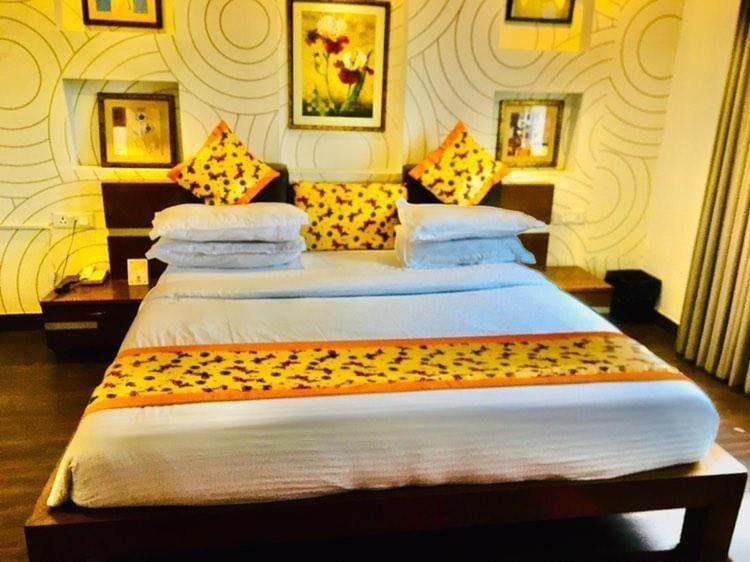 Hotel Queens Tower Amritsar Exterior photo
